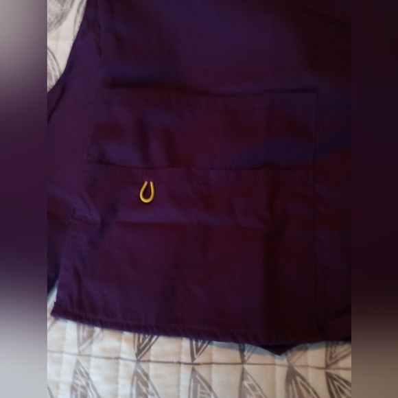 NWOT Scrub Top - Picture 6 of 7